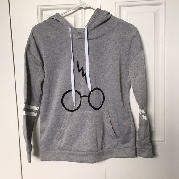 Size medium Harry Potter sweatshirt! - Picture 1 of 4